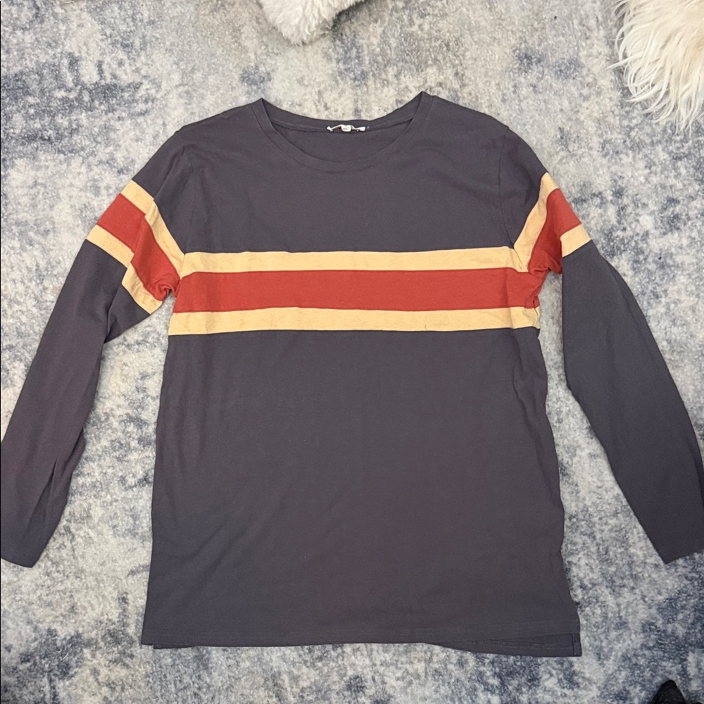 Easel Charcoal Long Sleeve Top